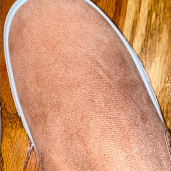 Universal Thread shoes - Picture 2 of 3